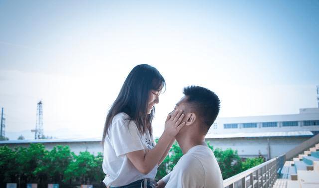 逃出昏暗的房子