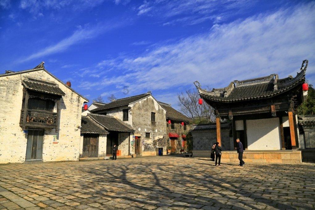开除、除名、辞退与解除劳动合同之间有什么区别?